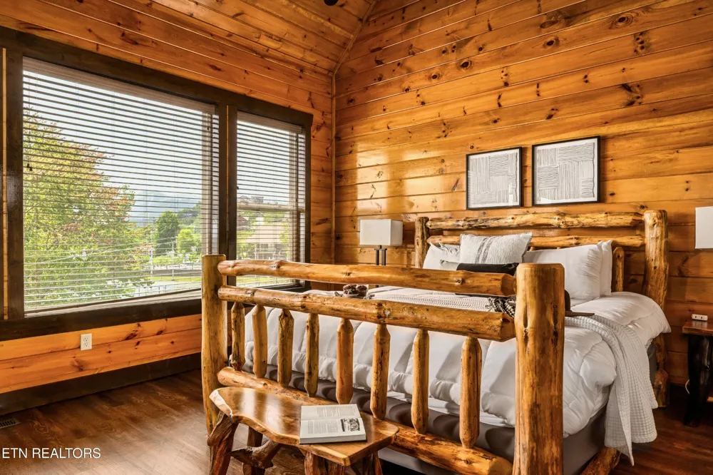 729 Bear Walk Way Gatlinburg, TN 37738