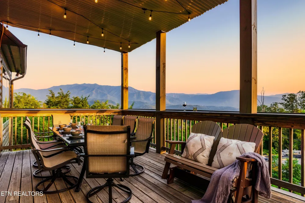 729 Bear Walk Way Gatlinburg, TN 37738