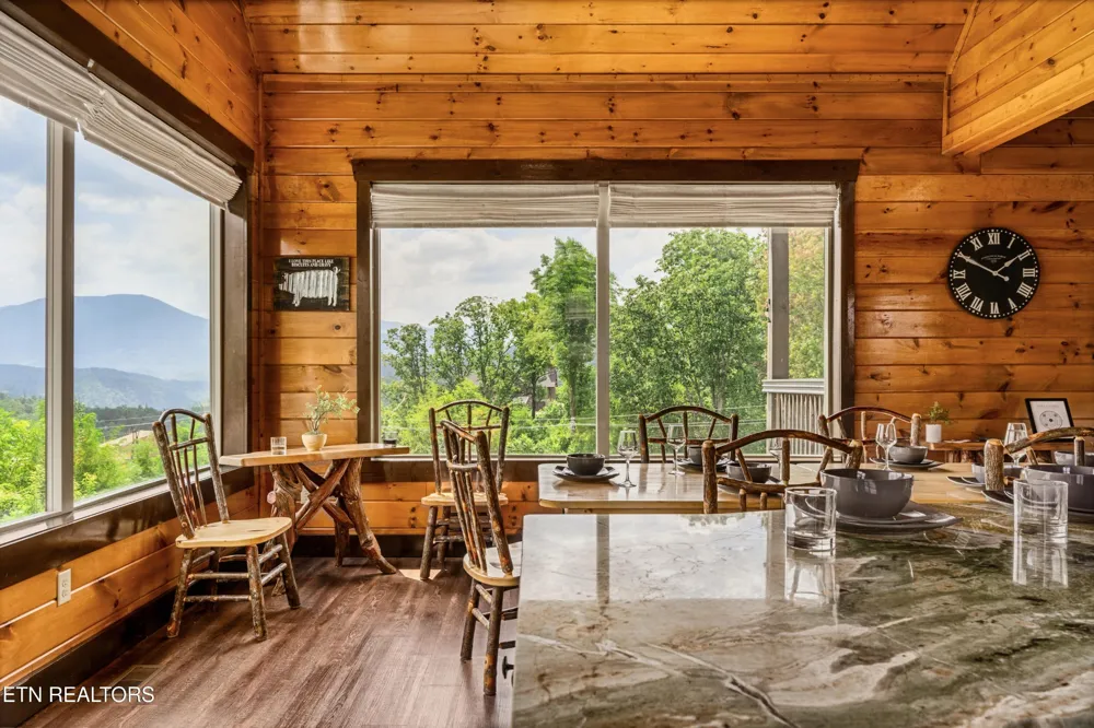 729 Bear Walk Way Gatlinburg, TN 37738