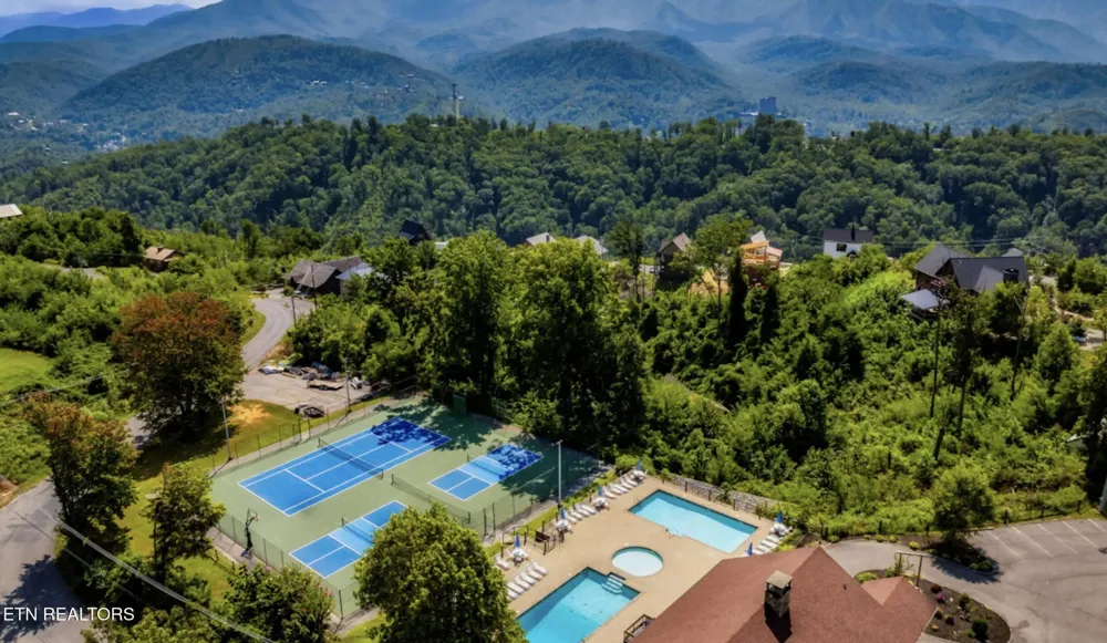729 Bear Walk Way Gatlinburg, TN 37738