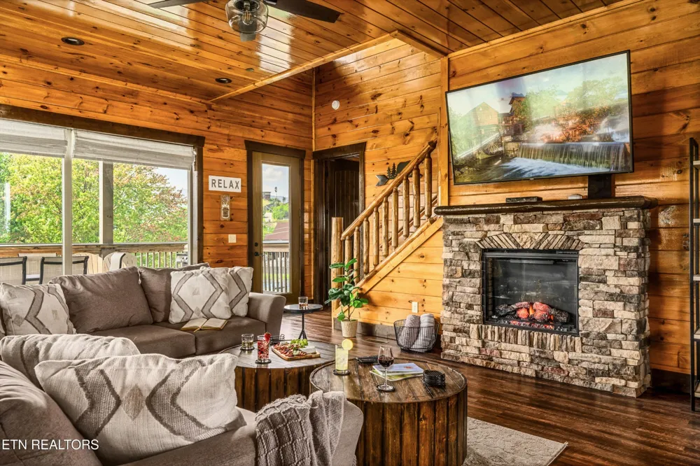 729 Bear Walk Way Gatlinburg, TN 37738