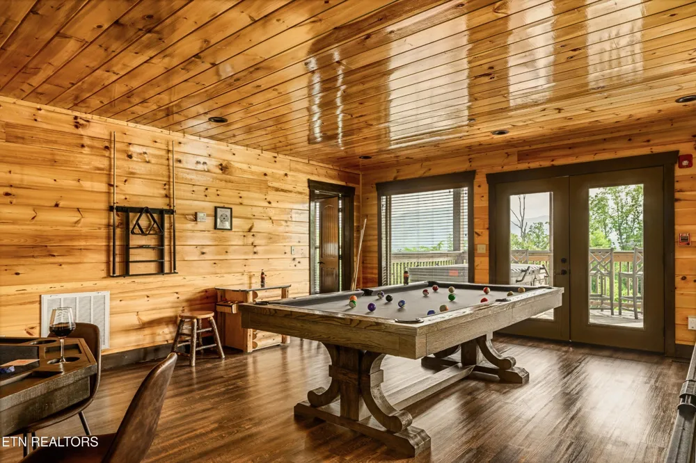 729 Bear Walk Way Gatlinburg, TN 37738
