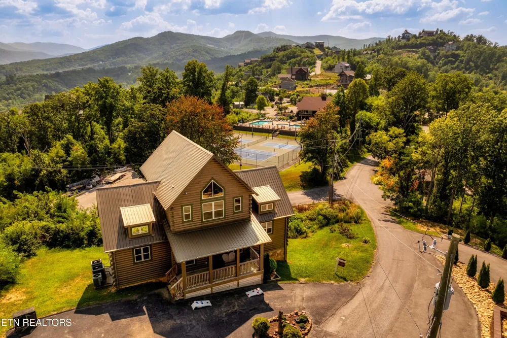 729 Bear Walk Way Gatlinburg, TN 37738