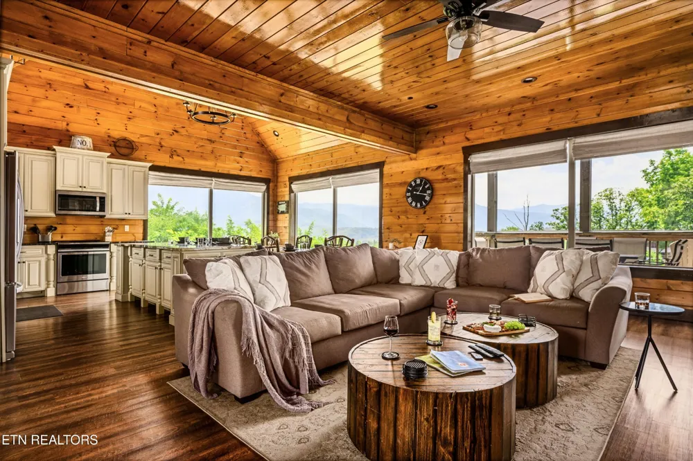 729 Bear Walk Way Gatlinburg, TN 37738