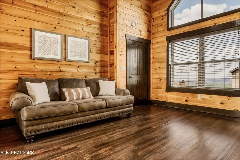 729 Bear Walk Way Gatlinburg, TN 37738