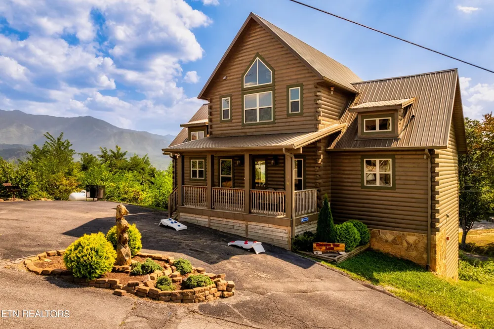 729 Bear Walk Way Gatlinburg, TN 37738