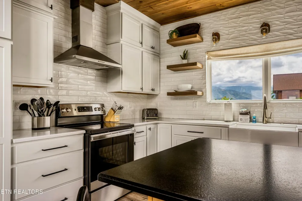 712 Bear Walk Way Gatlinburg, TN 37738