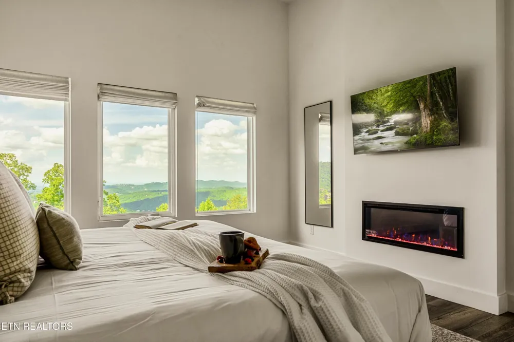 712 Bear Walk Way Gatlinburg, TN 37738