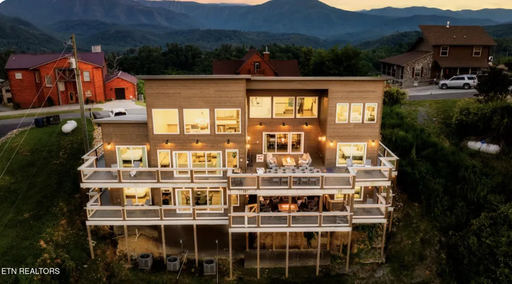 712 Bear Walk Way Gatlinburg, TN 37738