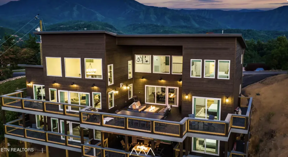 712 Bear Walk Way Gatlinburg, TN 37738