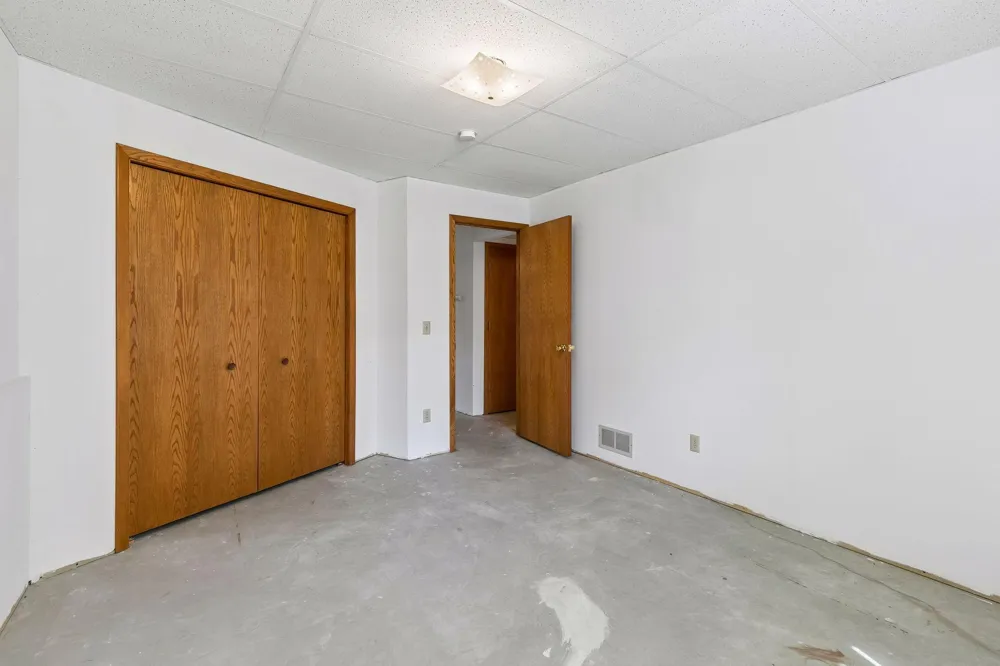 972 Pointe Way Eagan, MN 55123
