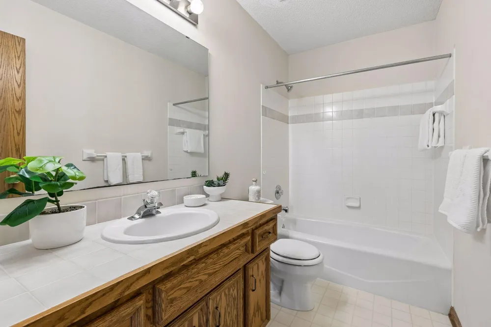 972 Pointe Way Eagan, MN 55123