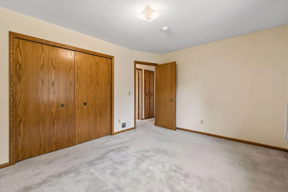 972 Pointe Way Eagan, MN 55123