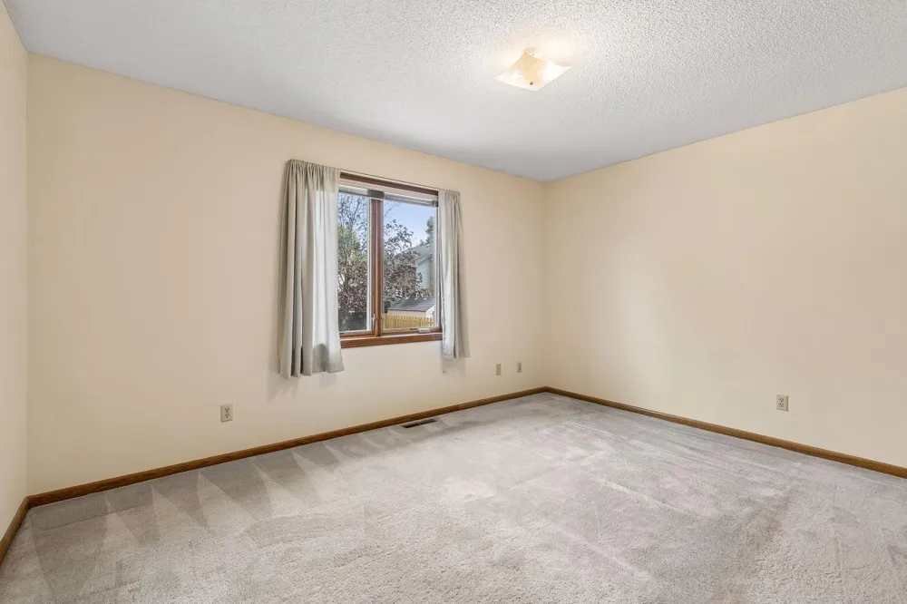 972 Pointe Way Eagan, MN 55123