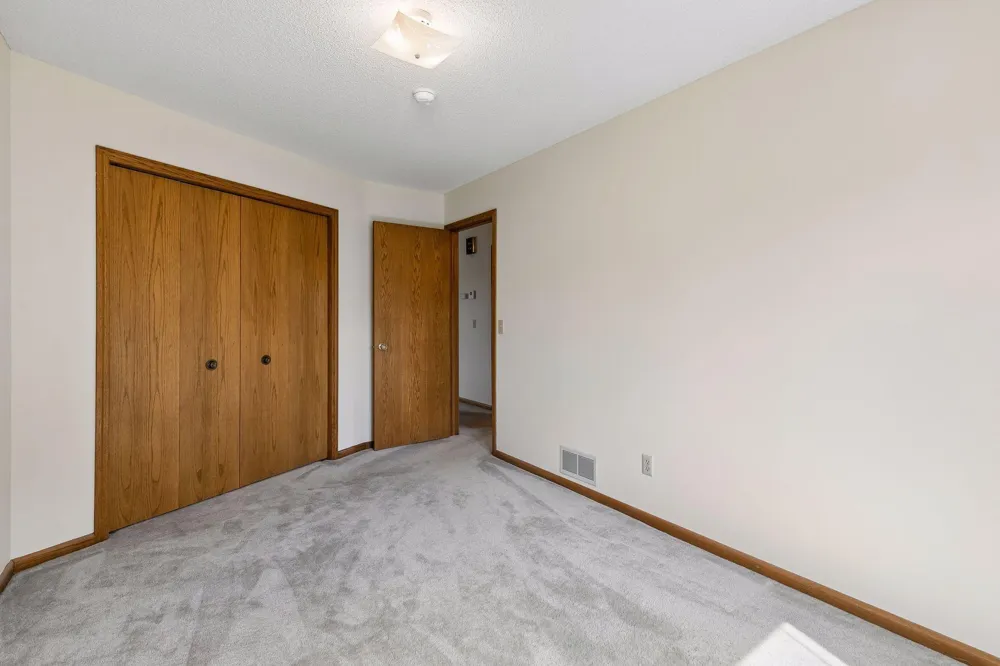 972 Pointe Way Eagan, MN 55123