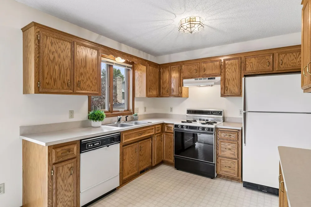 972 Pointe Way Eagan, MN 55123