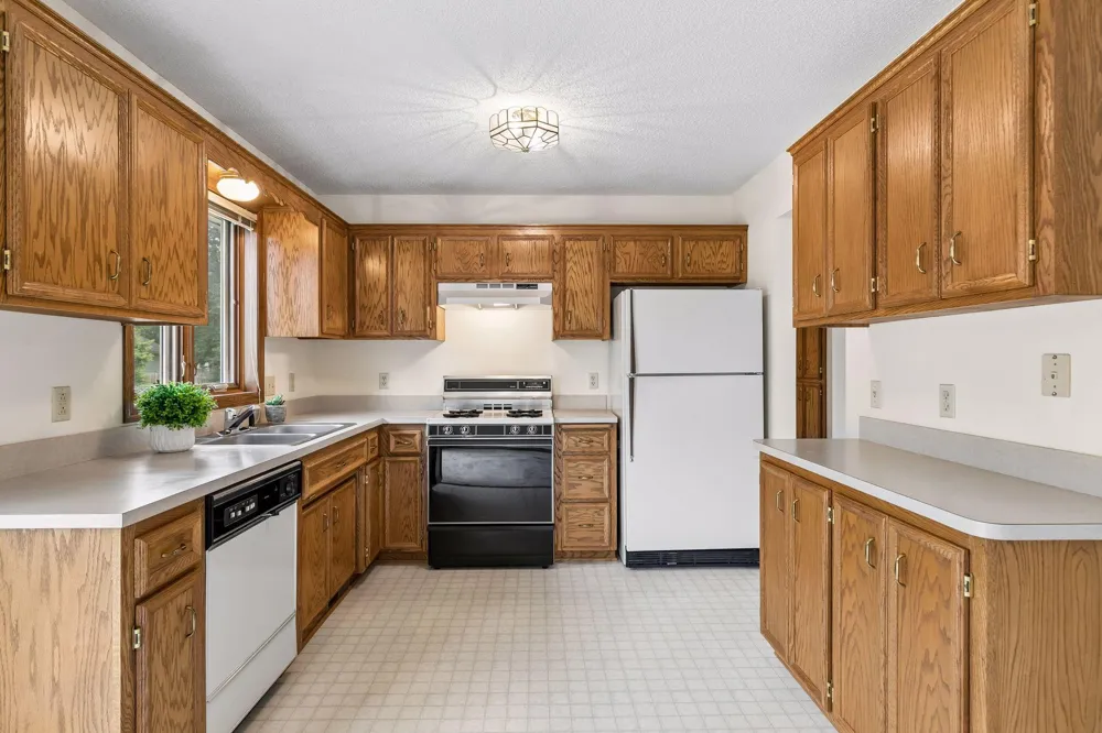 972 Pointe Way Eagan, MN 55123