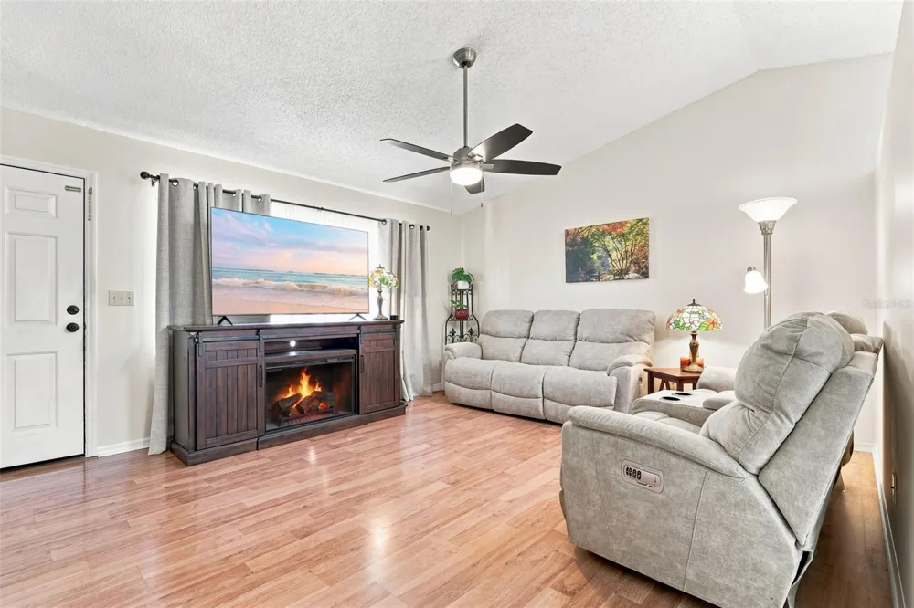 12435 ORANGEWOOD CIRCLE Tavares, FL 32778