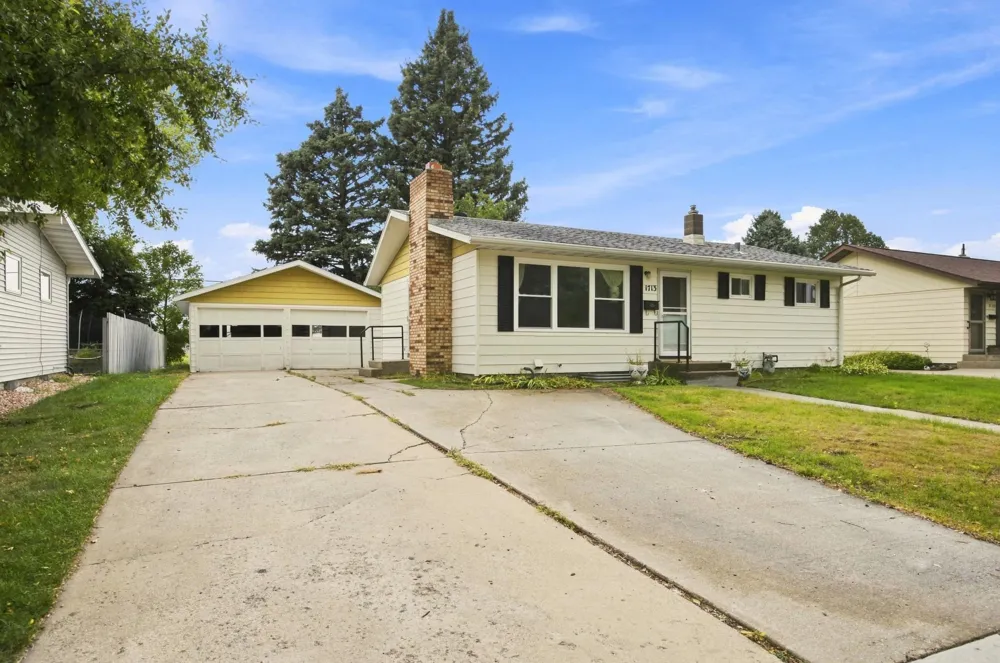 1713 17th Street S Fargo, ND 58103