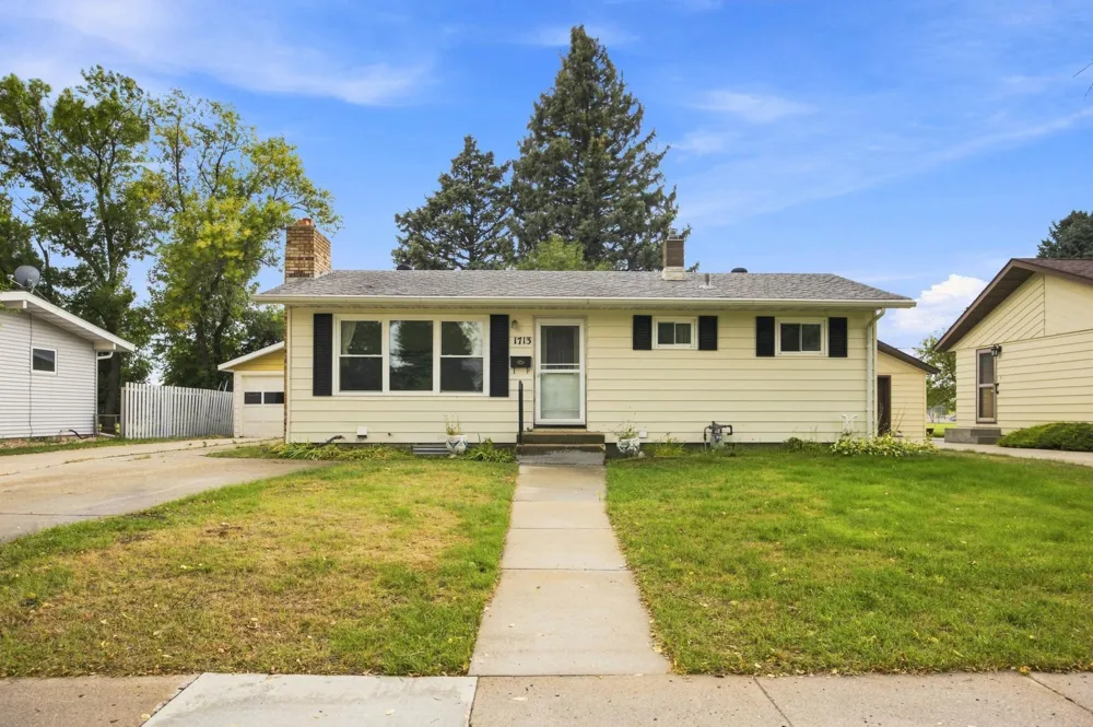 1713 17th Street S Fargo, ND 58103