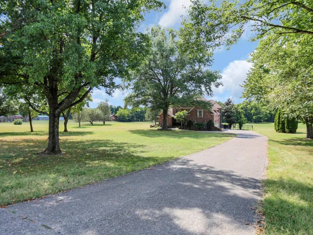 1405 Drakes Creek Rd Hendersonville, TN 37075