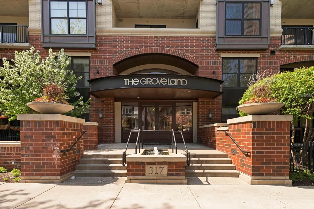 317 Groveland Avenue #311 Minneapolis, MN 55403