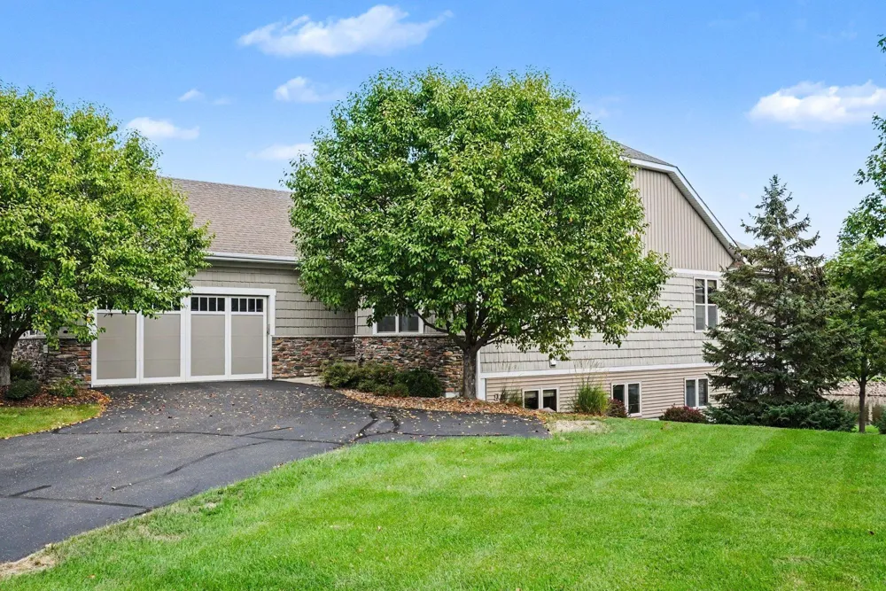 10776 Lyndale Bluffs Trail Bloomington, MN 55420