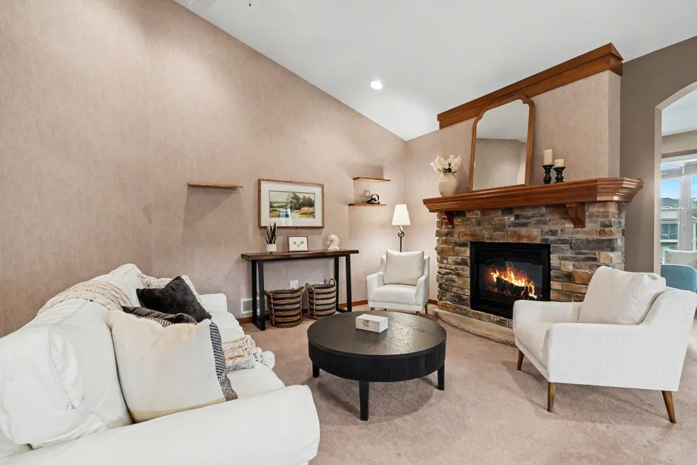 10776 Lyndale Bluffs Trail Bloomington, MN 55420