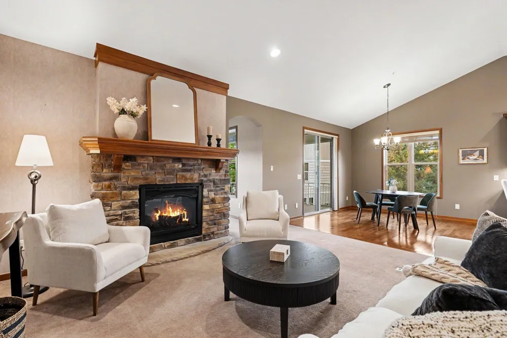 10776 Lyndale Bluffs Trail Bloomington, MN 55420