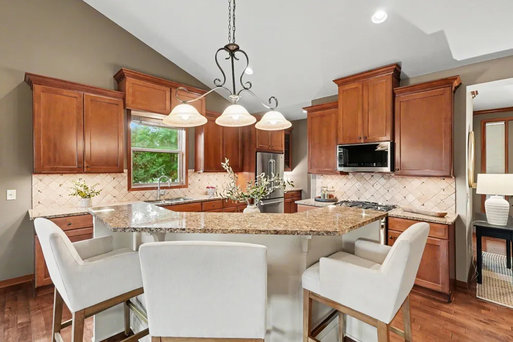 10776 Lyndale Bluffs Trail Bloomington, MN 55420