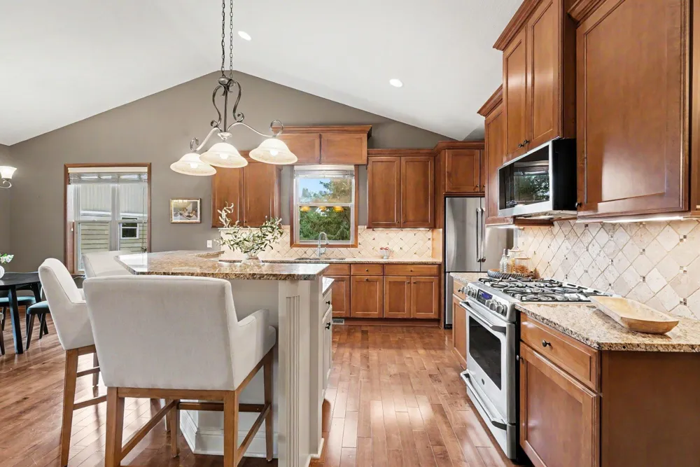 10776 Lyndale Bluffs Trail Bloomington, MN 55420