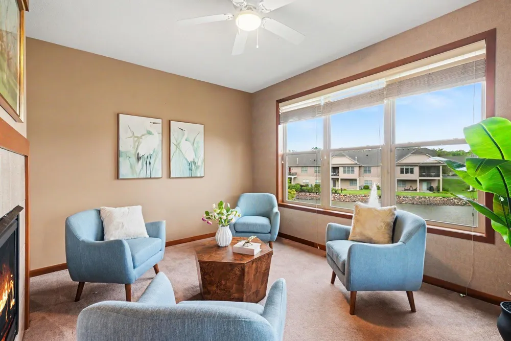 10776 Lyndale Bluffs Trail Bloomington, MN 55420