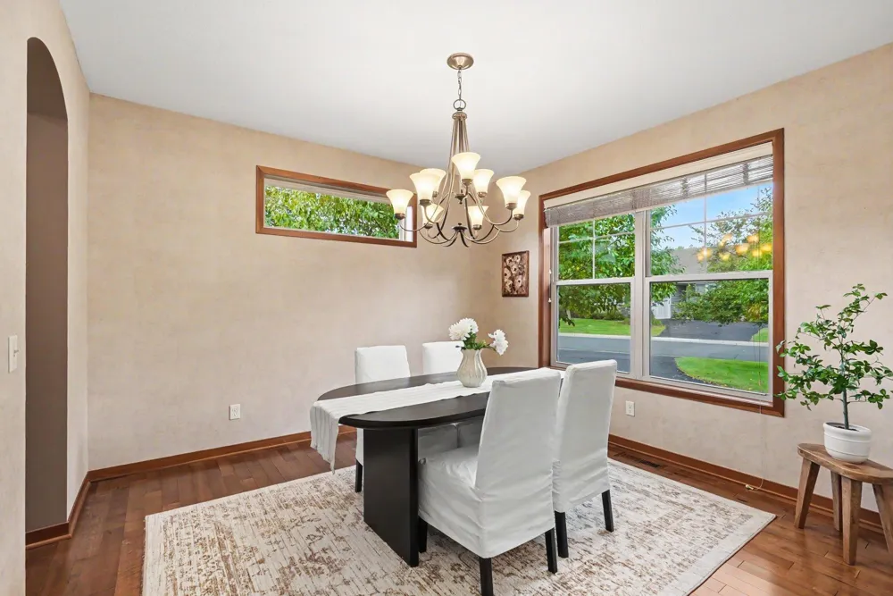10776 Lyndale Bluffs Trail Bloomington, MN 55420