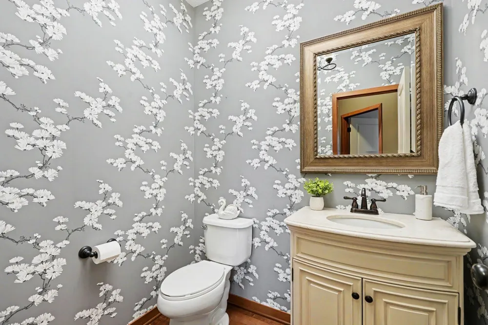 10776 Lyndale Bluffs Trail Bloomington, MN 55420