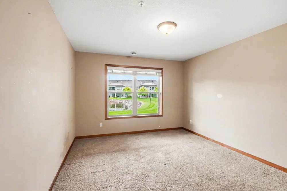 10776 Lyndale Bluffs Trail Bloomington, MN 55420