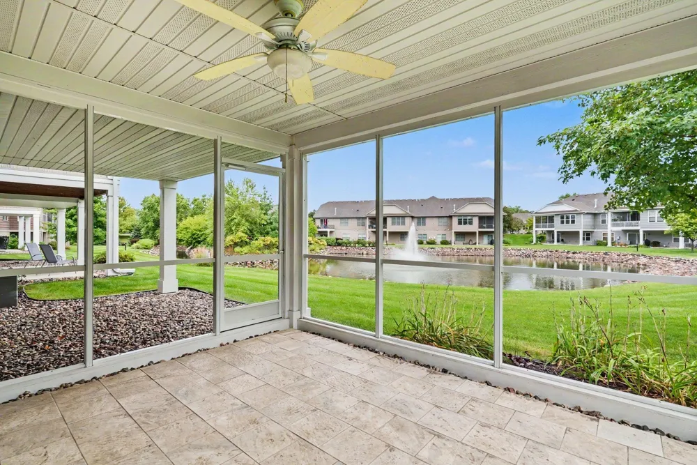 10776 Lyndale Bluffs Trail Bloomington, MN 55420
