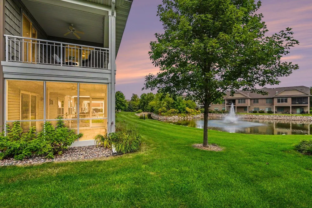 10776 Lyndale Bluffs Trail Bloomington, MN 55420