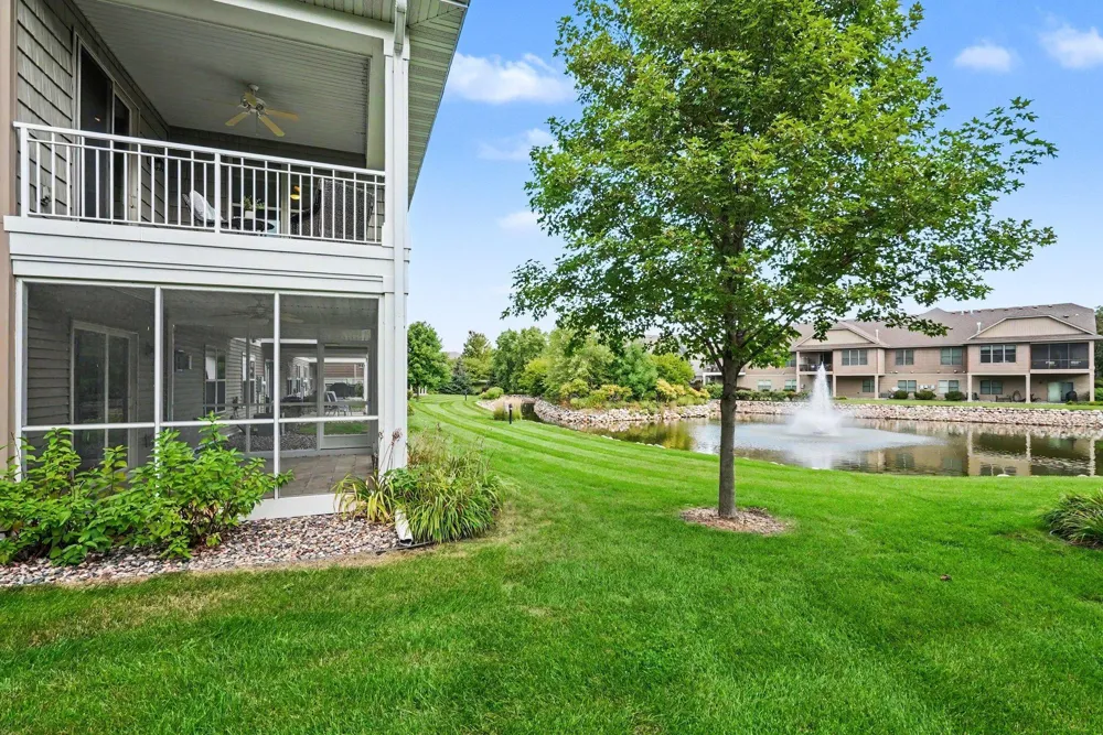 10776 Lyndale Bluffs Trail Bloomington, MN 55420