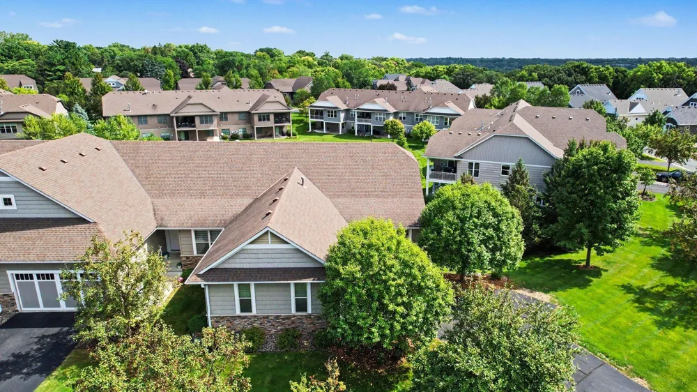 10776 Lyndale Bluffs Trail Bloomington, MN 55420