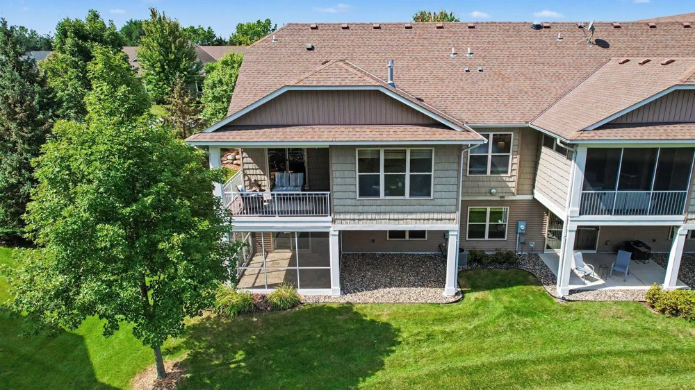 10776 Lyndale Bluffs Trail Bloomington, MN 55420