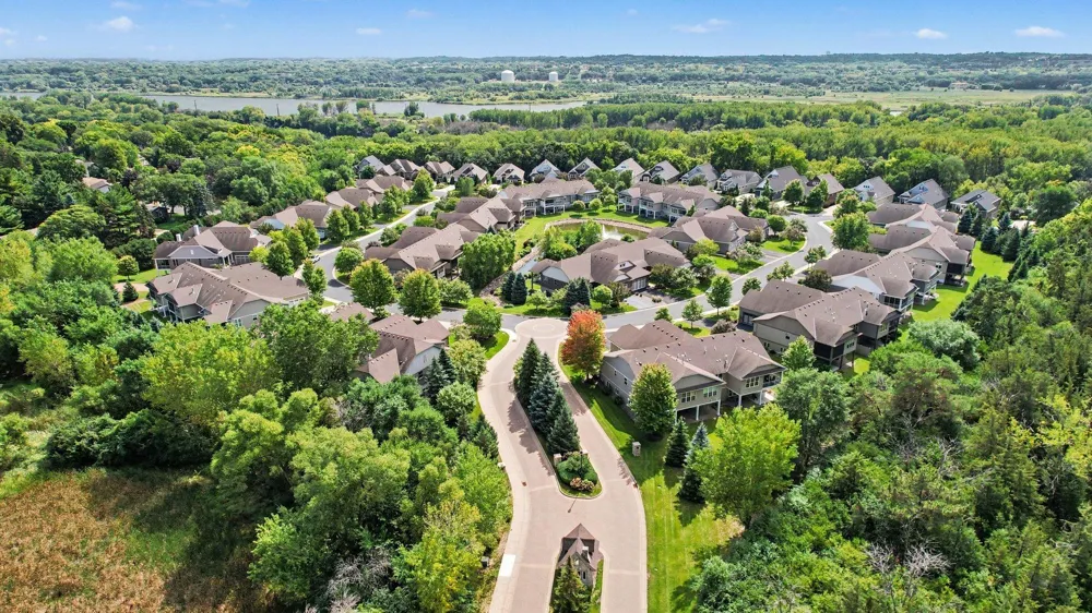 10776 Lyndale Bluffs Trail Bloomington, MN 55420