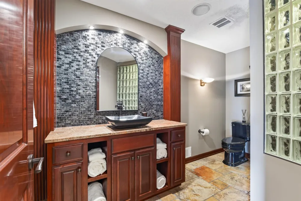 17701 76th Avenue Maple Grove, MN 55311