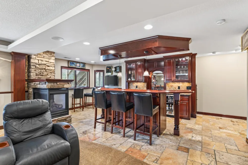 17701 76th Avenue Maple Grove, MN 55311