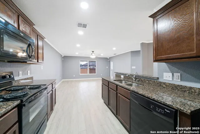 6643 LUCKEY TREE San Antonio, TX 78252
