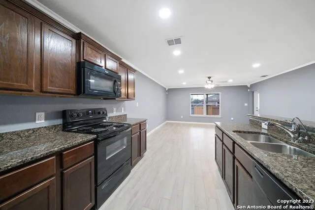 6643 LUCKEY TREE San Antonio, TX 78252