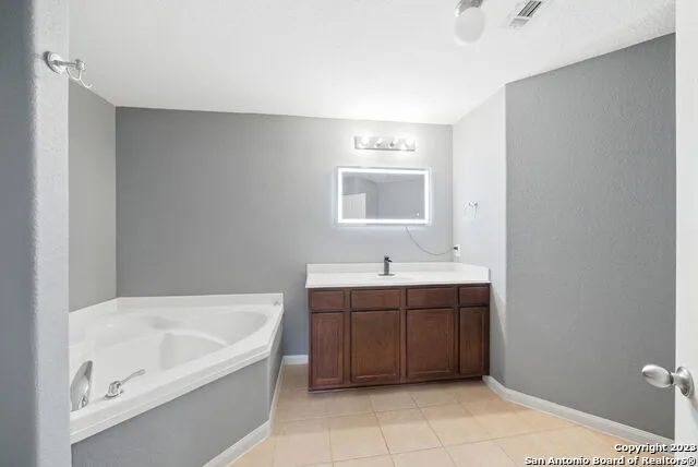 6643 LUCKEY TREE San Antonio, TX 78252
