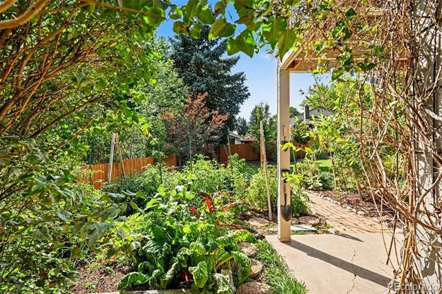 2489 S Brentwood Street Denver, CO 80227