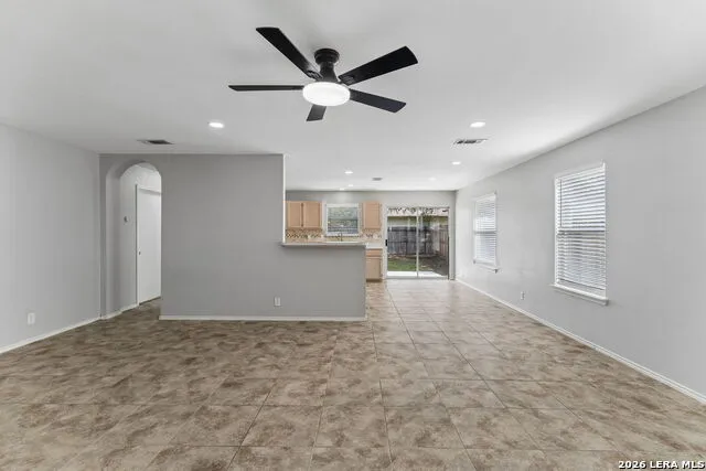8927 Interlachen Selma, TX 78154