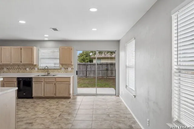 8927 Interlachen Selma, TX 78154