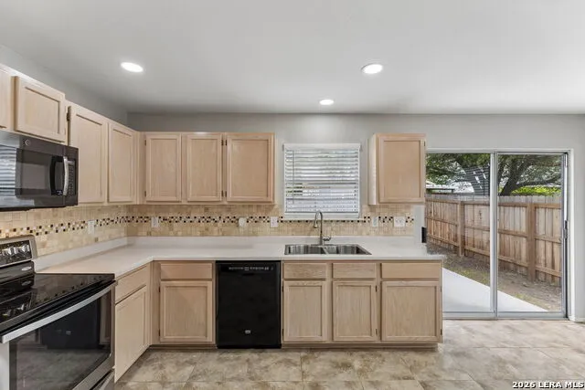 8927 Interlachen Selma, TX 78154